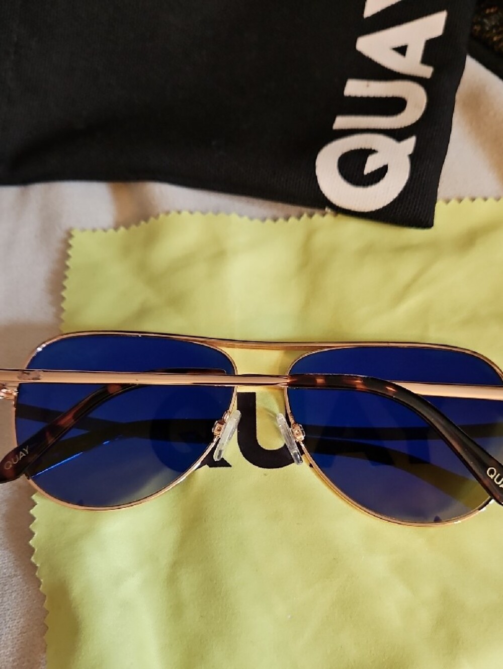 NWOT Quay Australia Rose Gold Aviator Sunglasses with Gradient Brown-Gray Lenses - Picture 3 of 8